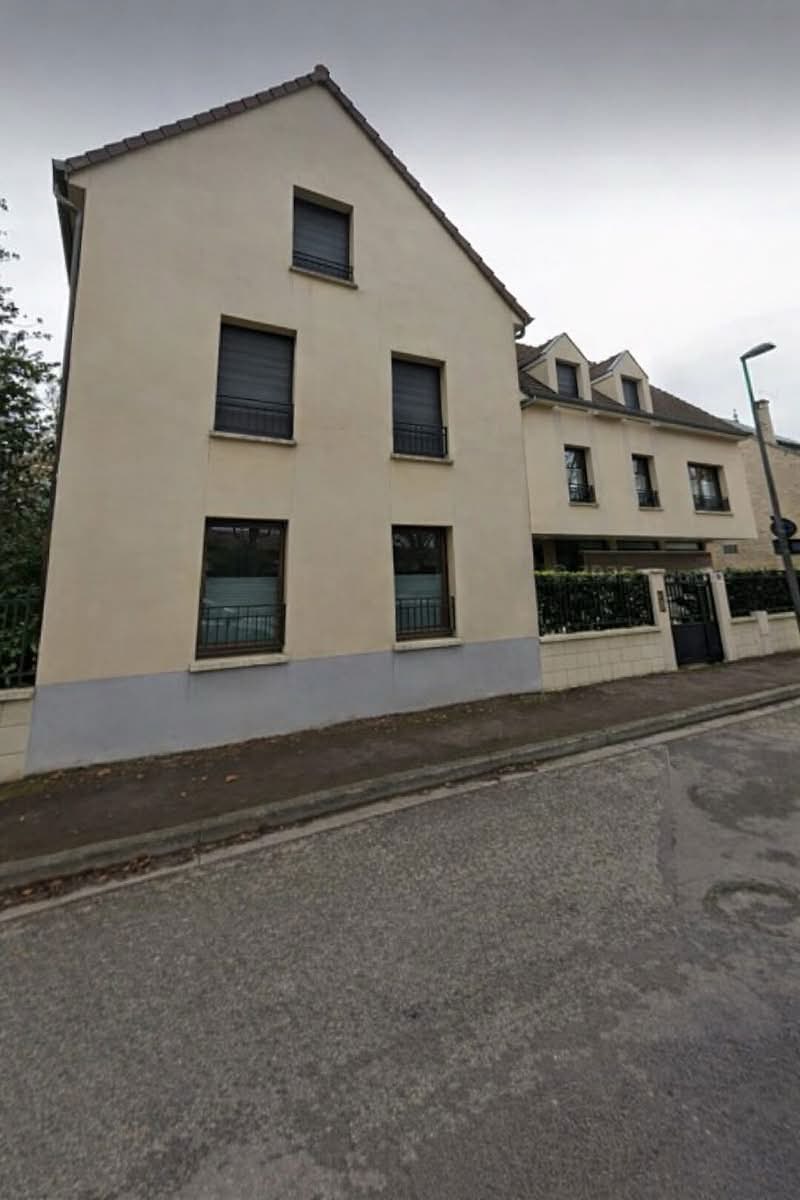 Avant — Façade dégradée